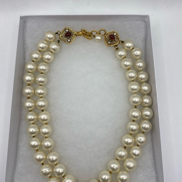 Vintage Chanel Two Strand Pearl 12mm Necklace W/Gripoix Clap - Picture 2 of 14